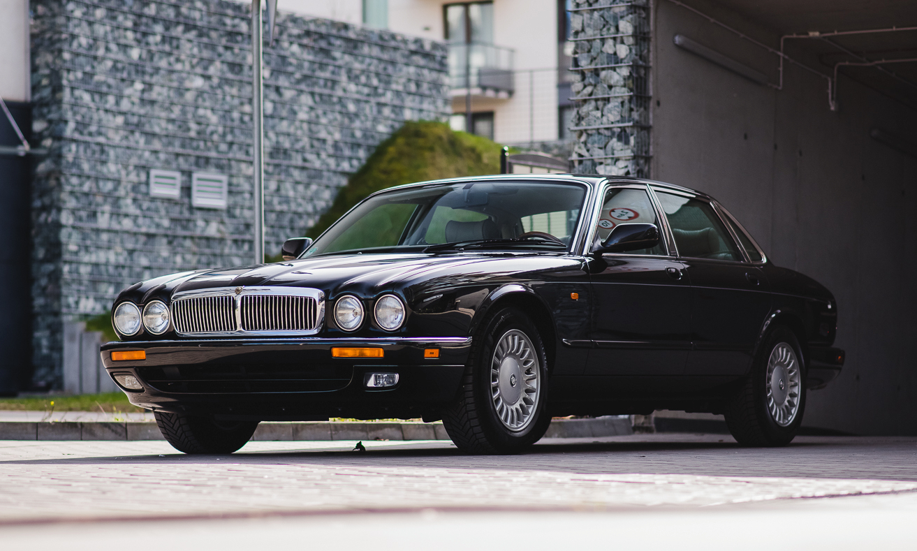 Jaguar XJ X300